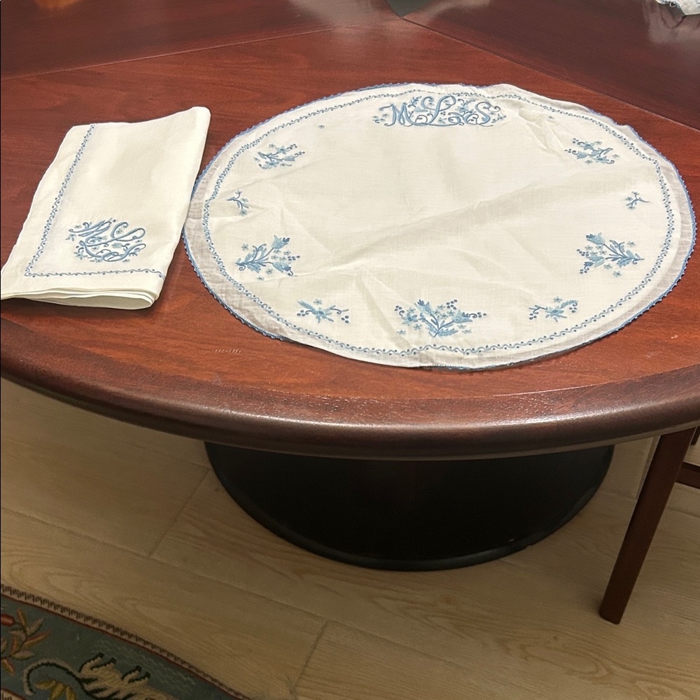 Set of 8 monogrammed French Linen PLACEMATS  &  8 NAPKINS
